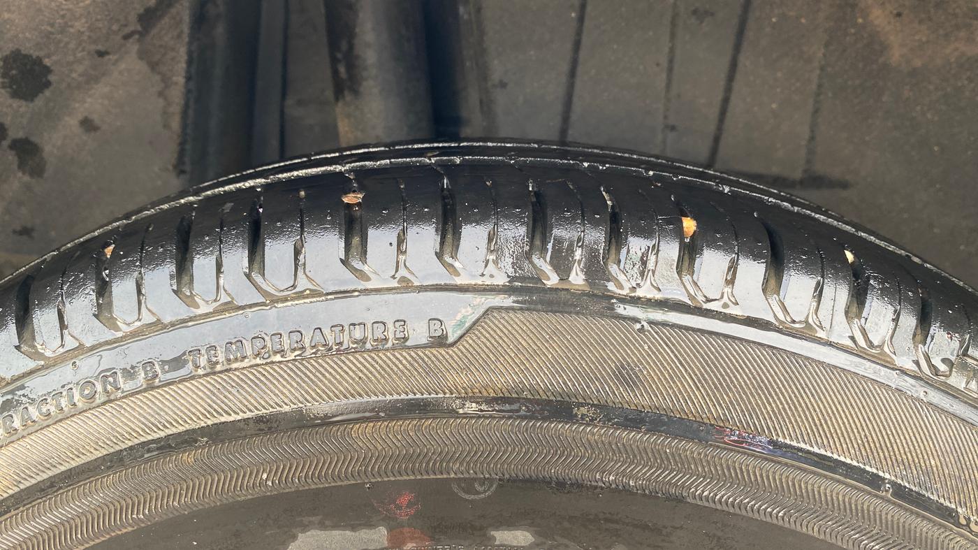 2017 Maruti Dzire VXI, Petrol, Manual, 37,218 km, Right Rear Tyre Tread