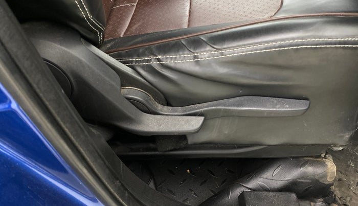 2022 Maruti BREZZA ZXI + AT SMART HYBRID, Petrol, Automatic, 80,733 km, Driver Side Adjustment Panel