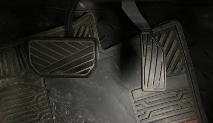 2022 Maruti BREZZA ZXI + AT SMART HYBRID, Petrol, Automatic, 80,733 km, Pedals