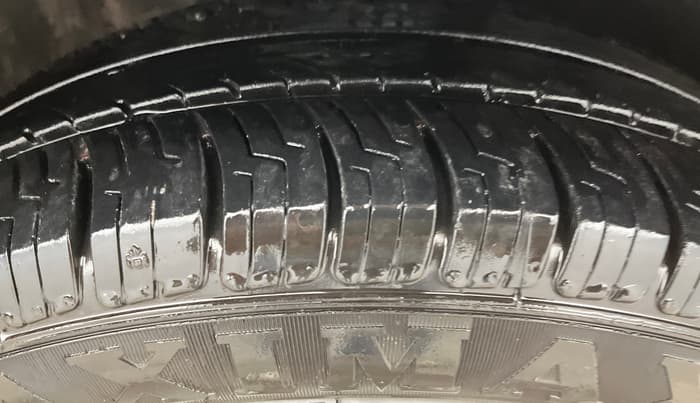 2015 Skoda Rapid 1.6 MPI ACTIVE, Petrol, Manual, 94,515 km, Right Front Tyre Tread