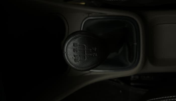 2015 Skoda Rapid 1.6 MPI ACTIVE, Petrol, Manual, 94,515 km, Gear Lever
