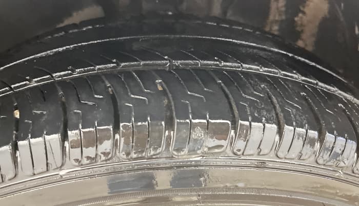 2015 Skoda Rapid 1.6 MPI ACTIVE, Petrol, Manual, 94,515 km, Left Front Tyre Tread