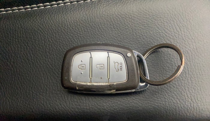 2017 Hyundai Elite i20 ASTA 1.2 (O), Petrol, Manual, 35,801 km, Key Close Up