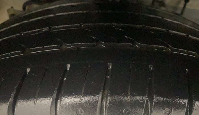 2017 Hyundai Elite i20 ASTA 1.2 (O), Petrol, Manual, 35,801 km, Right Rear Tyre Tread