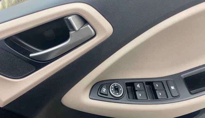 2017 Hyundai Elite i20 ASTA 1.2 (O), Petrol, Manual, 35,801 km, Driver Side Door Panels Control