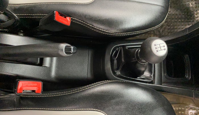 2016 Maruti Swift LXI (O), Petrol, Manual, 1,17,732 km, Gear Lever