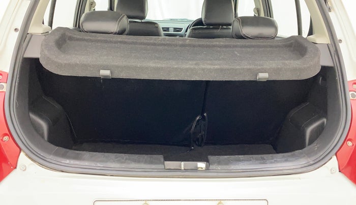 2016 Maruti Swift LXI (O), Petrol, Manual, 1,17,732 km, Boot Inside