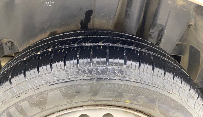 2016 Maruti Swift LXI (O), Petrol, Manual, 1,17,732 km, Left Rear Tyre Tread