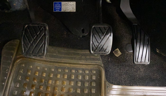 2016 Maruti Swift LXI (O), Petrol, Manual, 1,17,732 km, Pedals