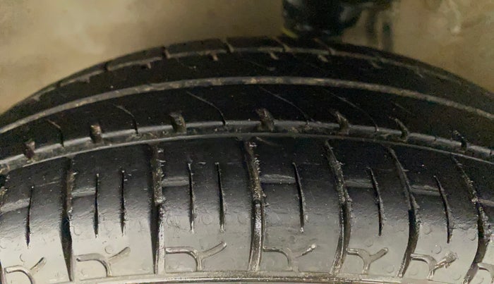 2016 Maruti Alto 800 LXI, Petrol, Manual, 89,853 km, Left Front Tyre Tread