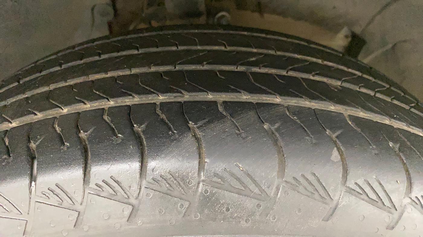 2015 Renault Duster 85 PS RXL DIESEL, Diesel, Manual, 87,360 km, Right Front Tyre Tread