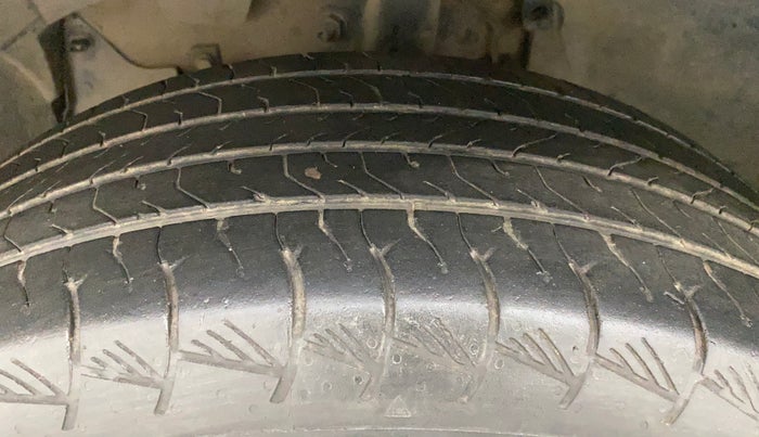 2015 Renault Duster 85 PS RXL DIESEL, Diesel, Manual, 87,360 km, Left Front Tyre Tread