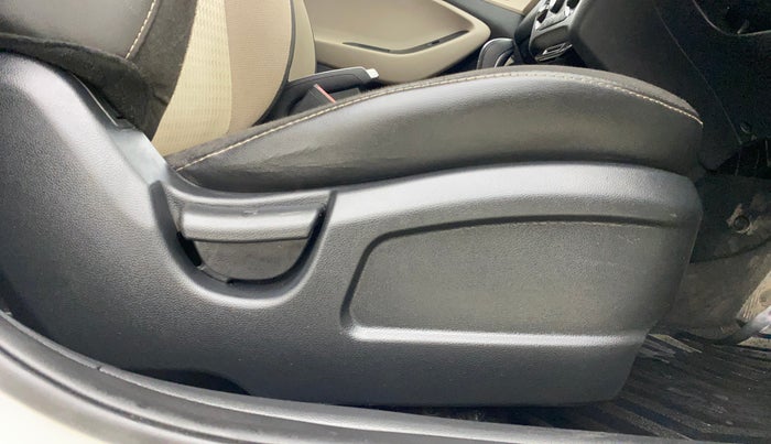 2018 Hyundai Elite i20 MAGNA EXECUTIVE CVT, Petrol, Automatic, 25,852 km, Driver Side Adjustment Panel