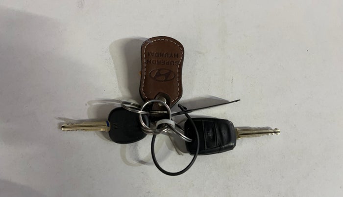 2016 Hyundai Grand i10 MAGNA 1.2 KAPPA VTVT, CNG, Manual, 1,37,728 km, Key Close Up