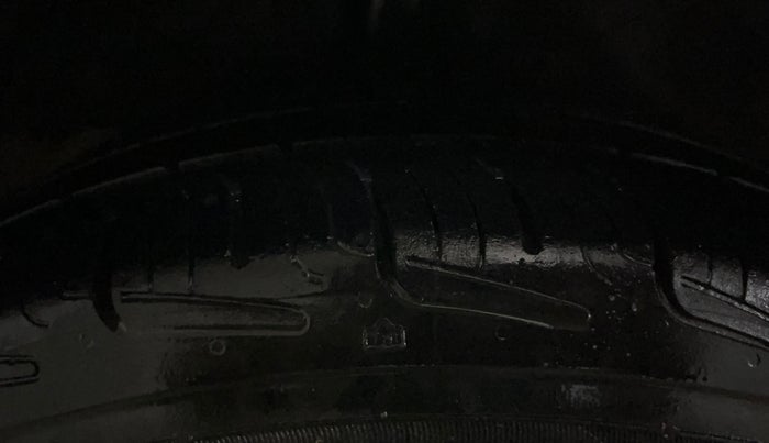 2016 Hyundai Grand i10 MAGNA 1.2 KAPPA VTVT, CNG, Manual, 1,37,728 km, Right Rear Tyre Tread