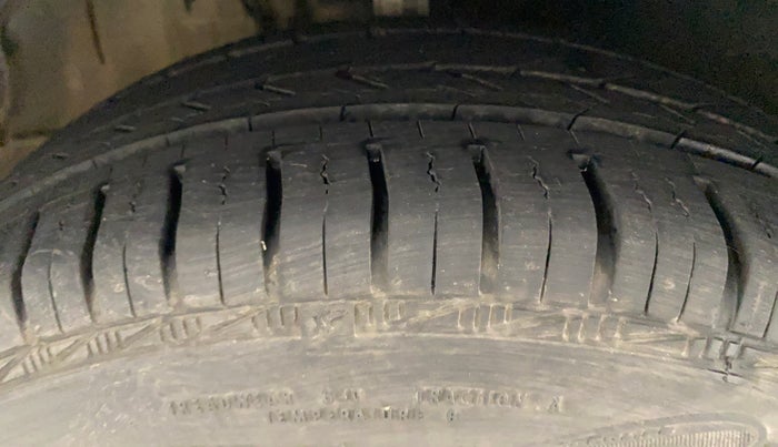 2021 Volkswagen Polo TRENDLINE 1.0L, Petrol, Manual, 22,687 km, Right Front Tyre Tread