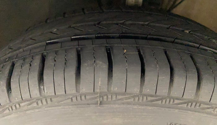 2021 Volkswagen Polo TRENDLINE 1.0L, Petrol, Manual, 22,687 km, Left Front Tyre Tread