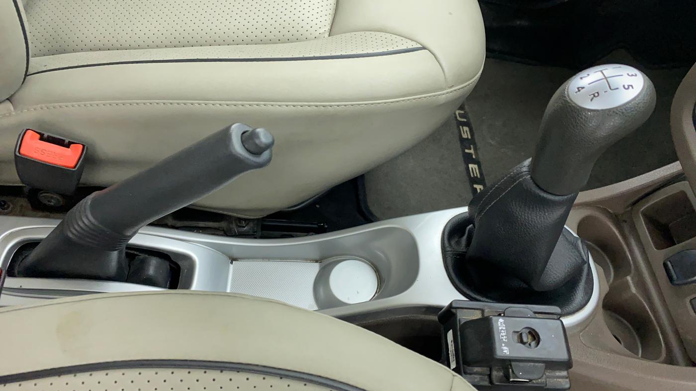 2016 Renault Duster RXL PETROL 104, Petrol, Manual, Gear Lever