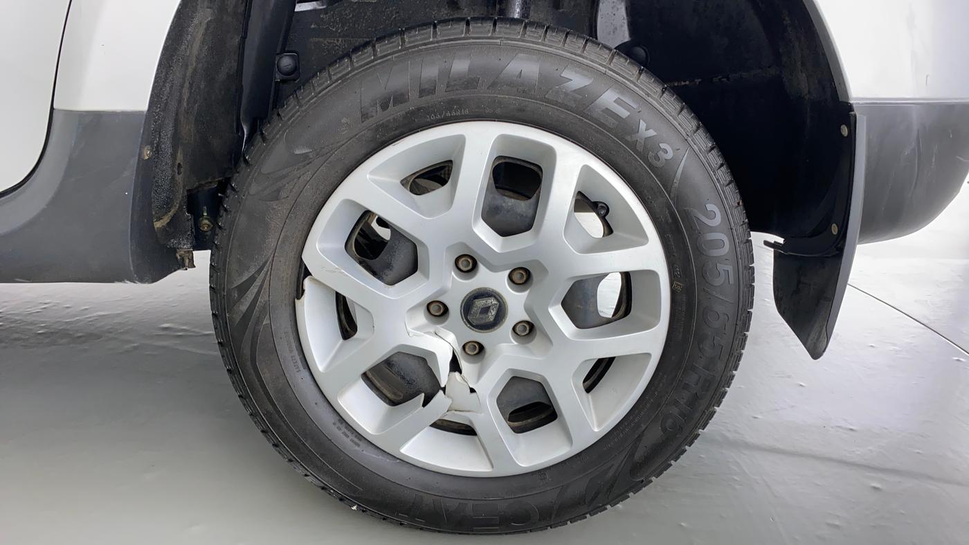 2016 Renault Duster RXL PETROL 104, Petrol, Manual, Left Rear Wheel
