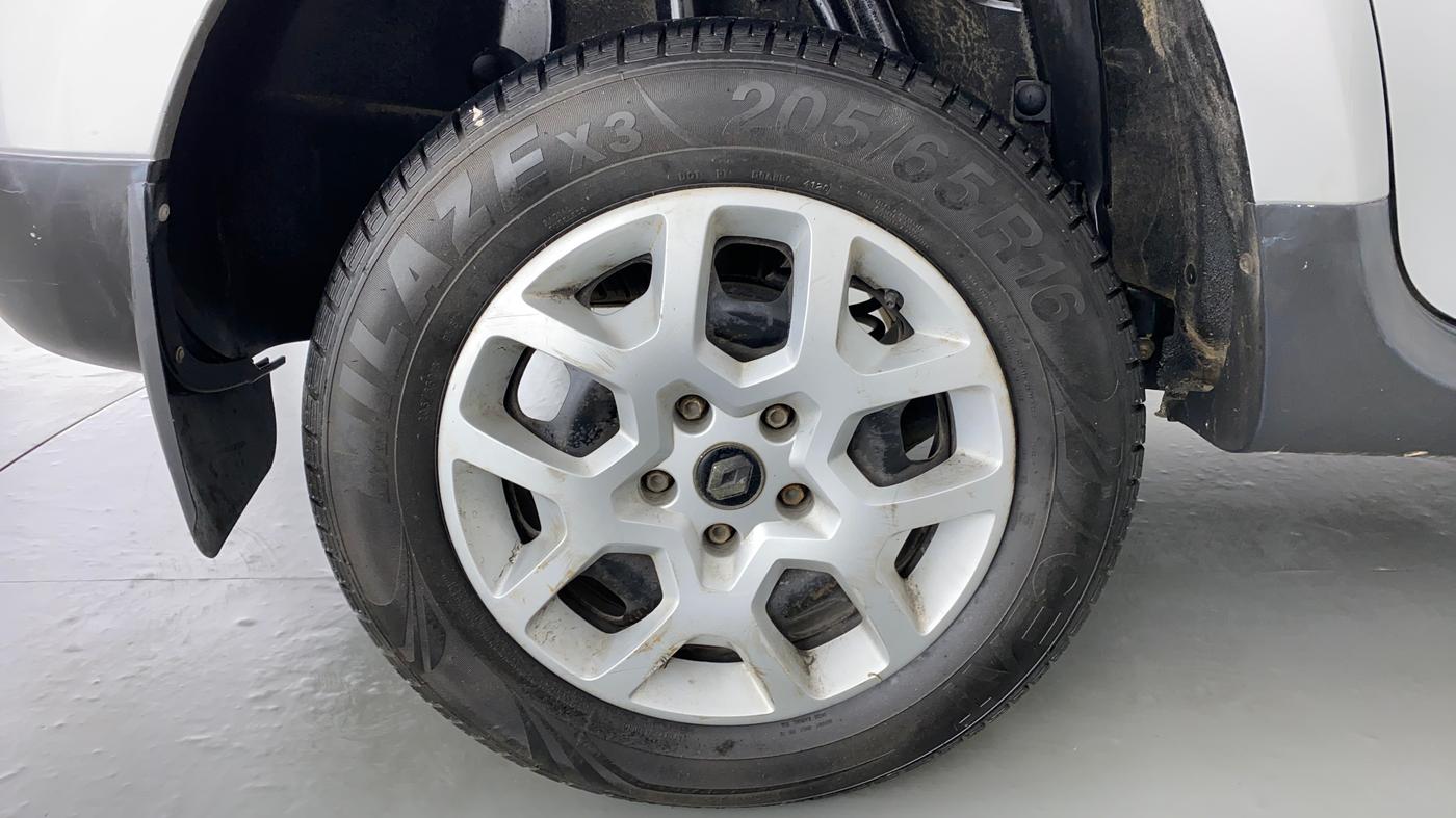 2016 Renault Duster RXL PETROL 104, Petrol, Manual, Right Rear Wheel
