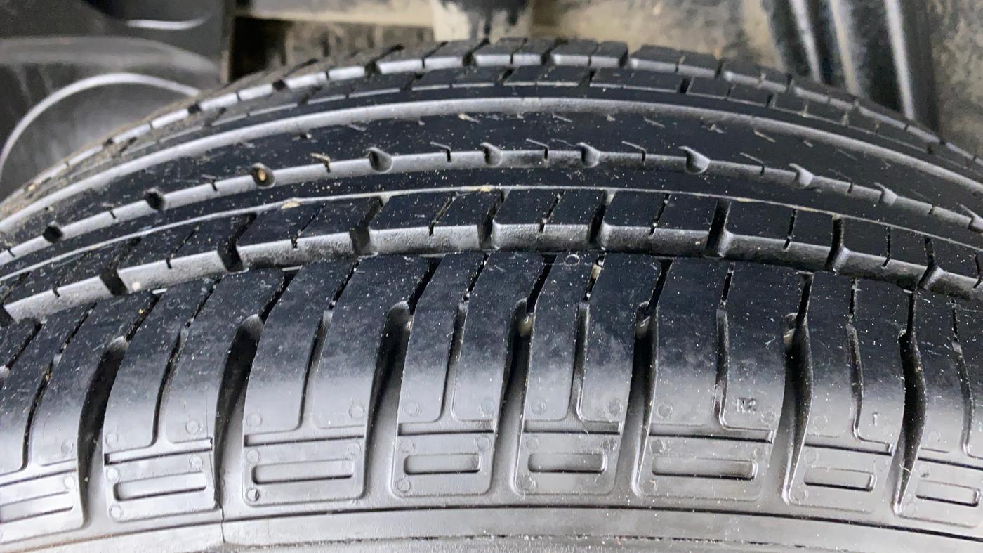 2016 Renault Duster RXL PETROL 104, Petrol, Manual, Right Rear Tyre Tread
