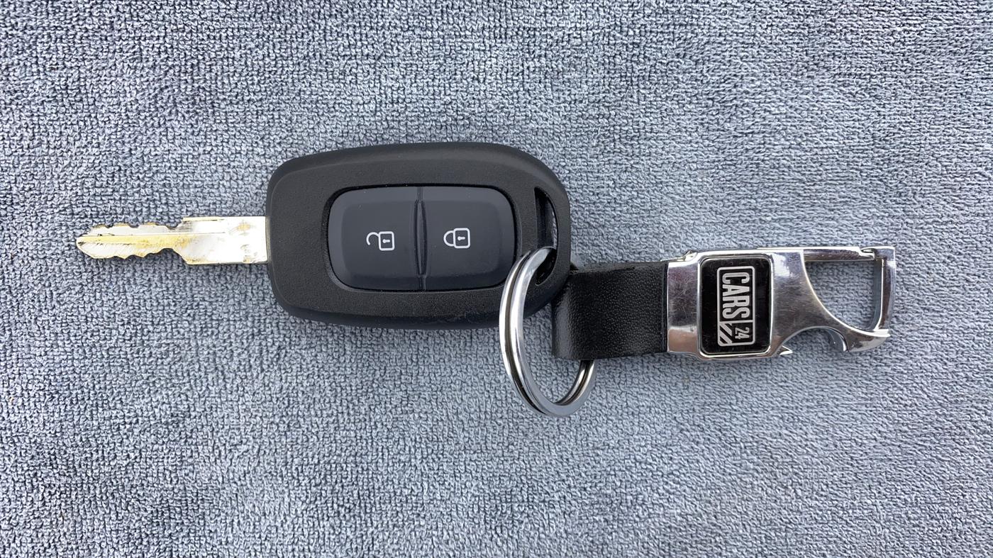 2016 Renault Duster RXL PETROL 104, Petrol, Manual, Key Close Up