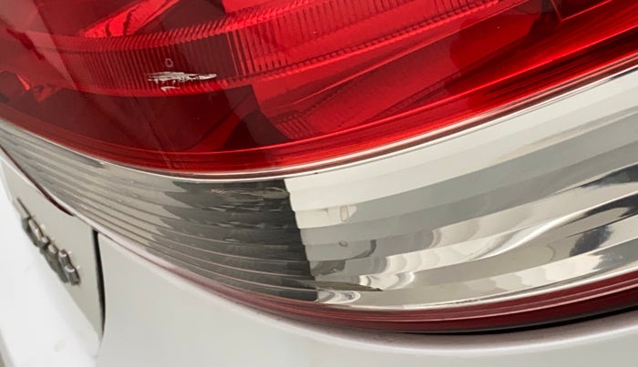 2016 Maruti Ciaz ZXI+, Petrol, Manual, 58,718 km, Right tail light - Minor scratches