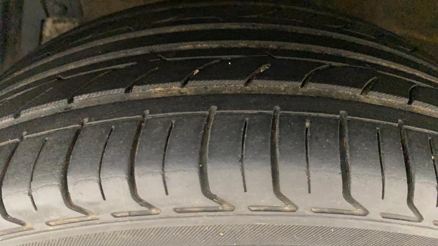 2016 Maruti Ciaz ZXI+, Petrol, Manual, 58,718 km, Left Front Tyre Tread