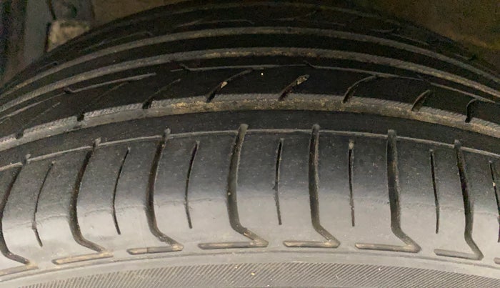 2016 Maruti Ciaz ZXI+, Petrol, Manual, 58,718 km, Left Front Tyre Tread