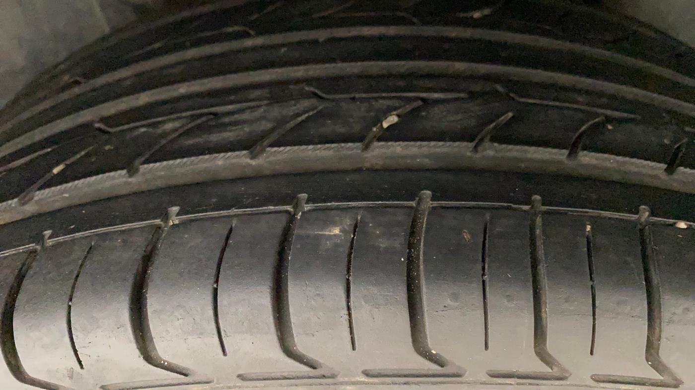 2016 Maruti Ciaz ZXI+, Petrol, Manual, 58,718 km, Left Rear Tyre Tread