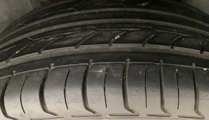 2016 Maruti Ciaz ZXI+, Petrol, Manual, 58,718 km, Left Rear Tyre Tread