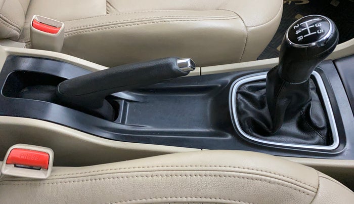 2016 Maruti Ciaz ZXI+, Petrol, Manual, 58,718 km, Gear Lever