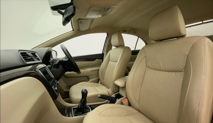2016 Maruti Ciaz ZXI+, Petrol, Manual, 58,718 km, Right Side Front Door Cabin