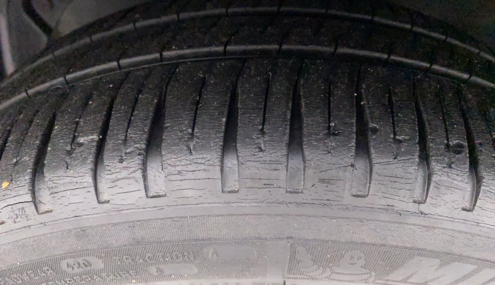 2014 Hyundai Grand i10 MAGNA 1.1 CRDI, Diesel, Manual, 72,932 km, Left Front Tyre Tread