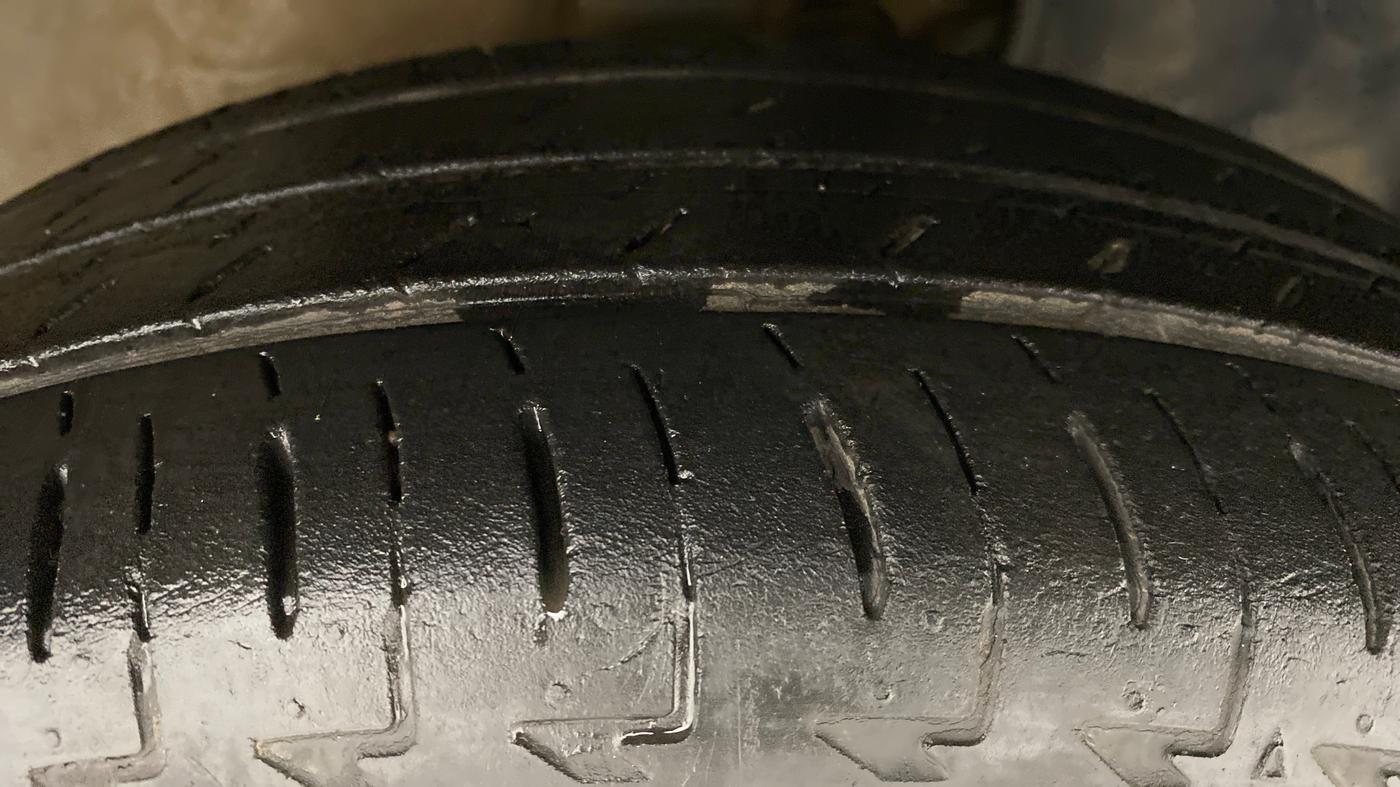 2017 Maruti IGNIS ZETA 1.2 K12 AMT, Petrol, Automatic, 61,709 km, Right Front Tyre Tread