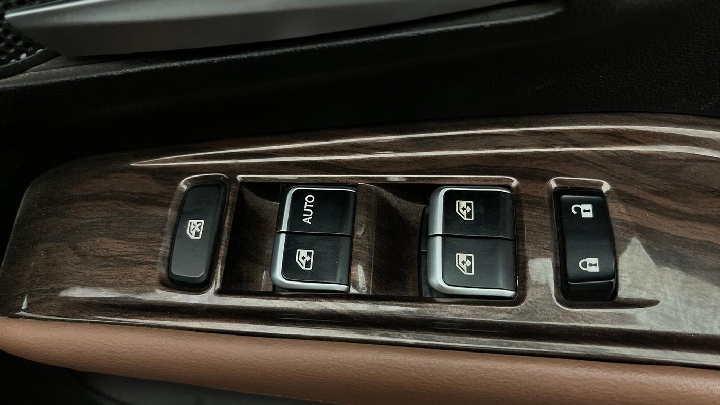 2024 MG HECTOR PLUS SHARP PRO 1.5 PETROL TURBO CVT 6 STR, Petrol, Automatic, 17,292 km, Driver Side Door Panels Control