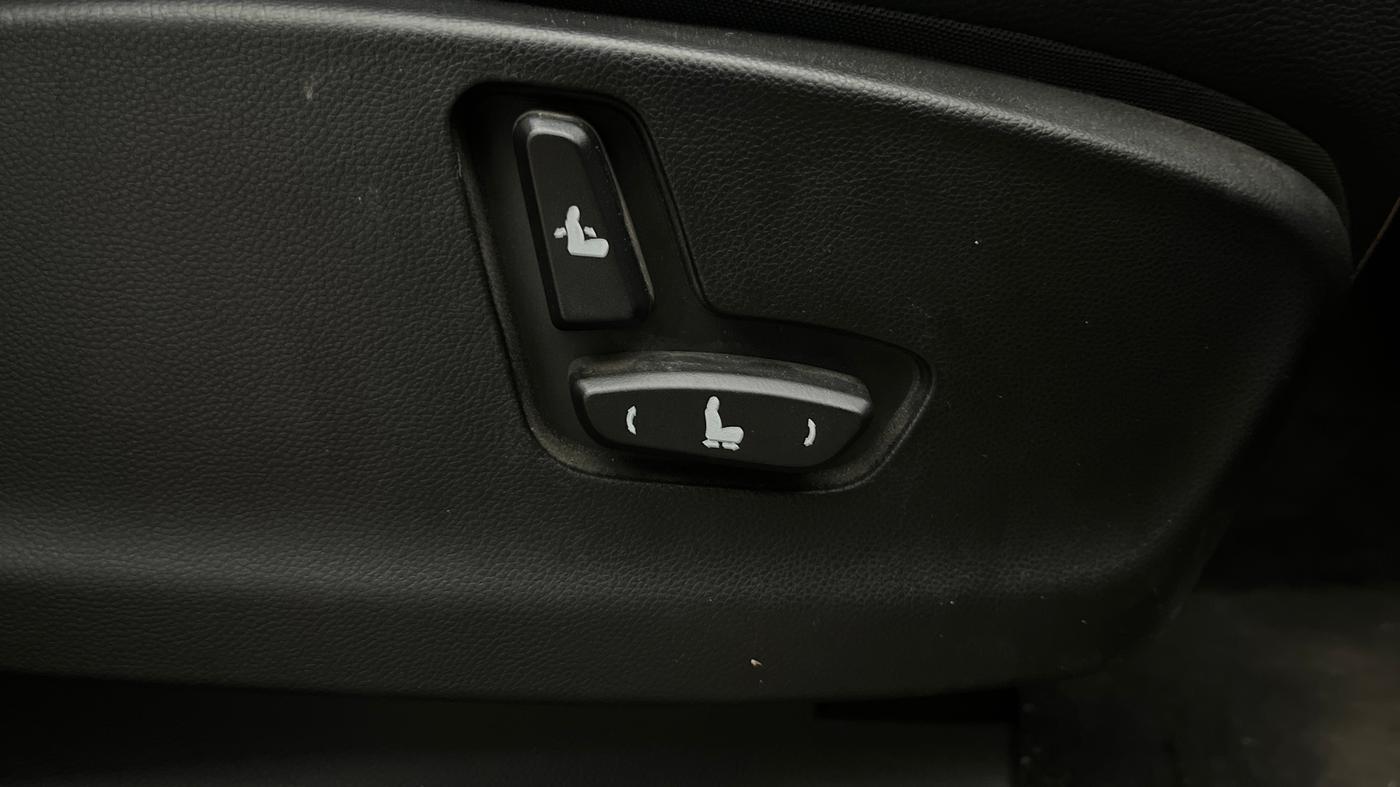 2024 MG HECTOR PLUS SHARP PRO 1.5 PETROL TURBO CVT 6 STR, Petrol, Automatic, 17,292 km, Driver Side Adjustment Panel