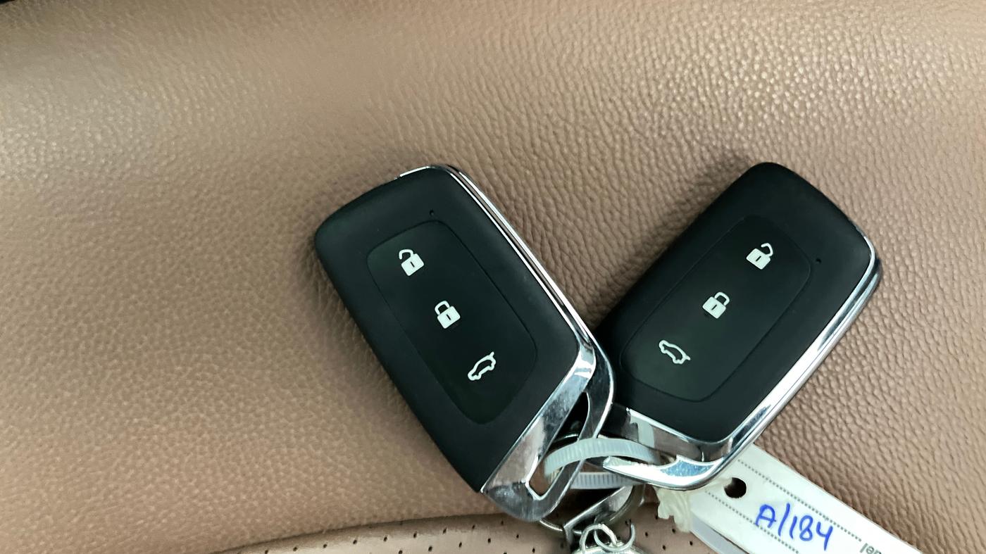 2024 MG HECTOR PLUS SHARP PRO 1.5 PETROL TURBO CVT 6 STR, Petrol, Automatic, 17,292 km, Key Close Up