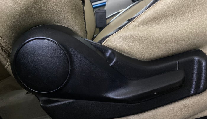 2017 Maruti IGNIS DELTA 1.2, Petrol, Manual, 79,713 km, Driver Side Adjustment Panel