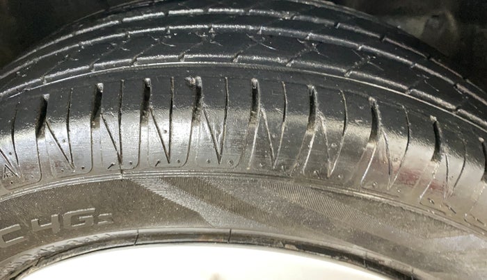 2017 Maruti IGNIS DELTA 1.2, Petrol, Manual, 79,713 km, Right Front Tyre Tread