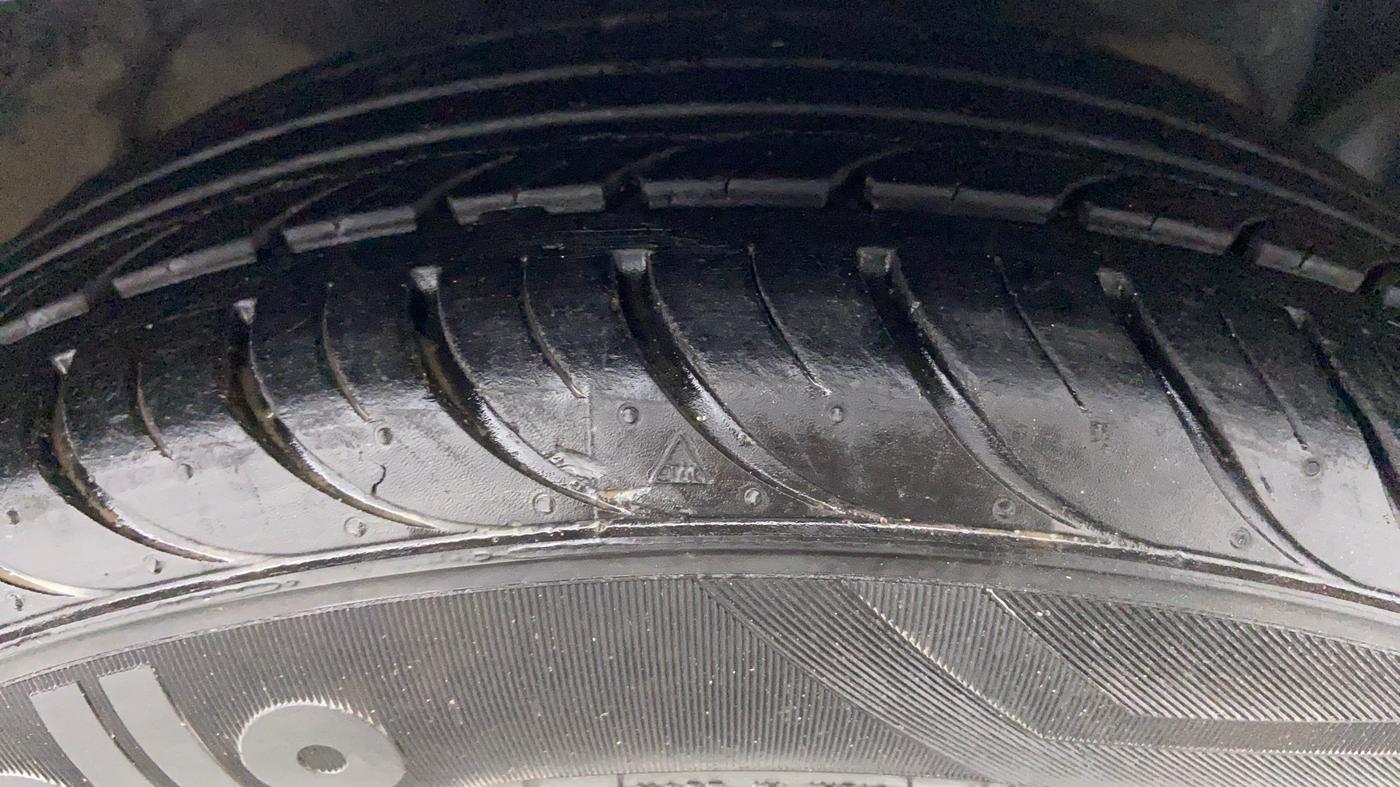 2017 Ford Figo Aspire 1.2 TITANIUM PETROL, Petrol, Manual, 17,536 km, Right Front Tyre Tread