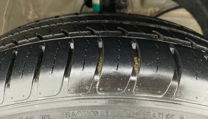 2020 Maruti Swift VXI D, Petrol, Manual, 3,192 km, Right Front Tyre Tread