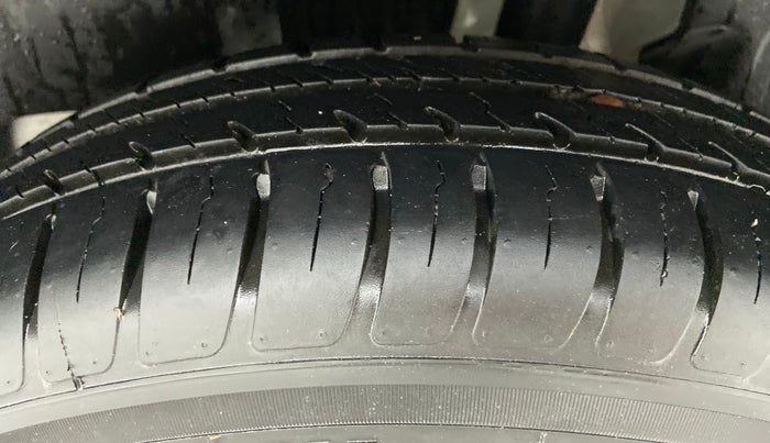 2020 Maruti Swift VXI D, Petrol, Manual, 3,192 km, Left Rear Tyre Tread