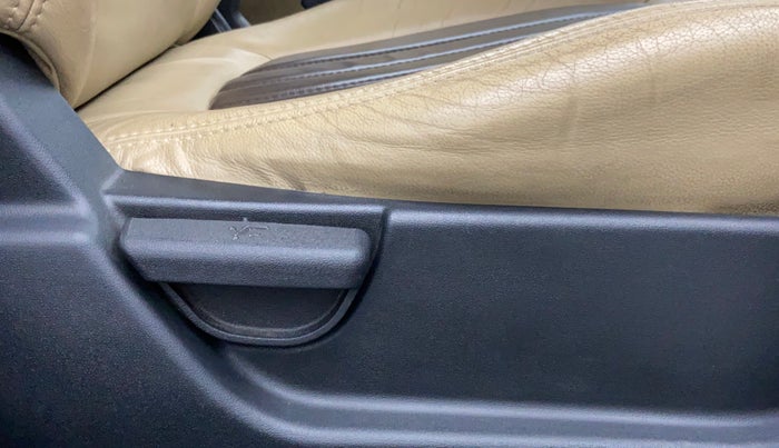 2013 Hyundai i20 SPORTZ 1.4 AT VTVT, Petrol, Automatic, 51,093 km, Driver Side Adjustment Panel