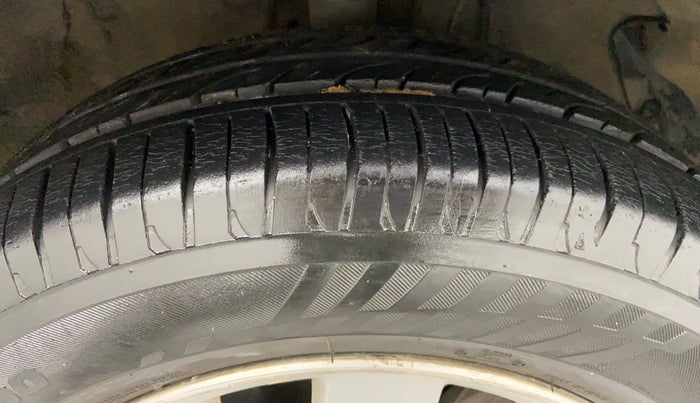 2013 Hyundai i20 SPORTZ 1.4 AT VTVT, Petrol, Automatic, 51,093 km, Right Front Tyre Tread