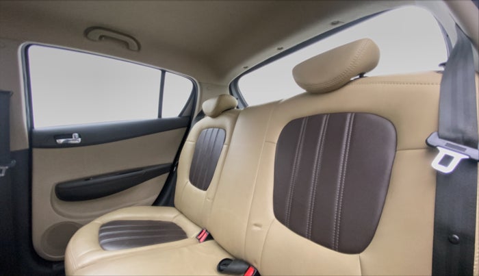 2013 Hyundai i20 SPORTZ 1.4 AT VTVT, Petrol, Automatic, 51,093 km, Right Side Rear Door Cabin View