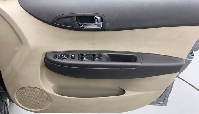 2013 Hyundai i20 SPORTZ 1.4 AT VTVT, Petrol, Automatic, 51,093 km, Driver Side Door Panels Control