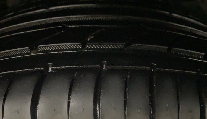 2020 Maruti Baleno ZETA PETROL 1.2, Petrol, Manual, 61,017 km, Right Front Tyre Tread