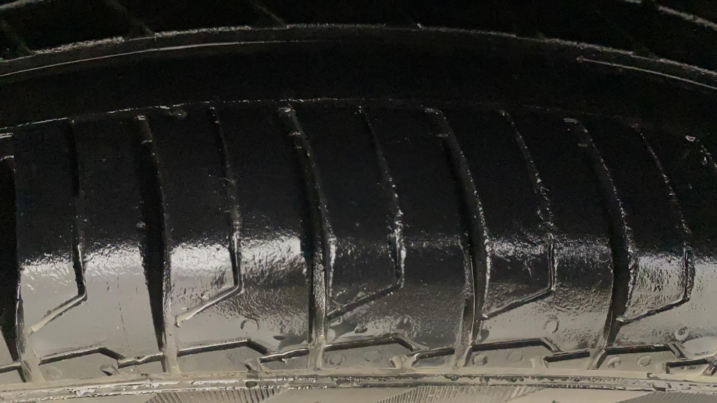 2019 Hyundai Elite i20 ASTA (O) CVT, Petrol, Automatic, 1,12,511 km, Right Front Tyre Tread