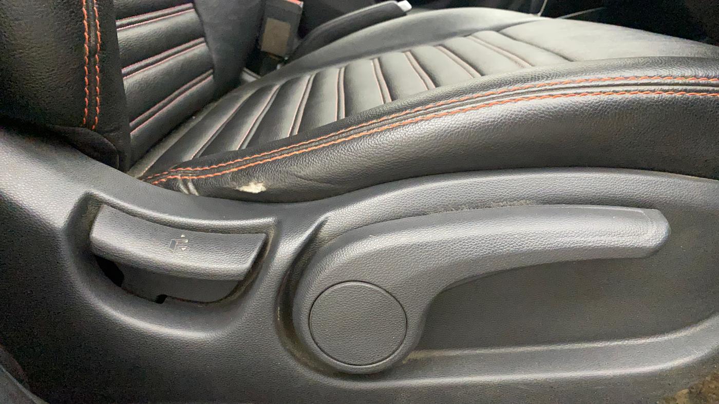 2019 Hyundai Elite i20 ASTA (O) CVT, Petrol, Automatic, 1,12,511 km, Driver Side Adjustment Panel